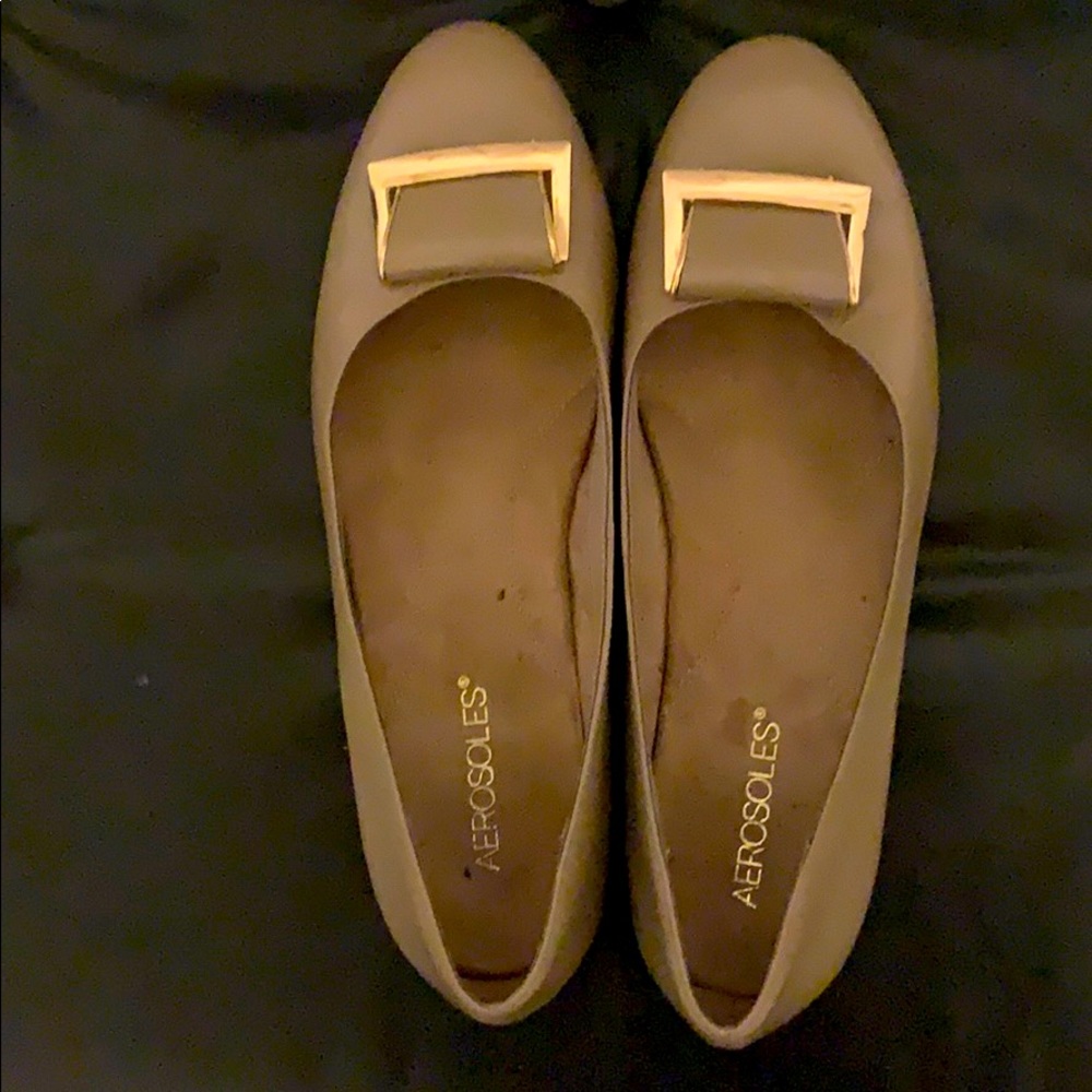 Tan Aerosoles flats